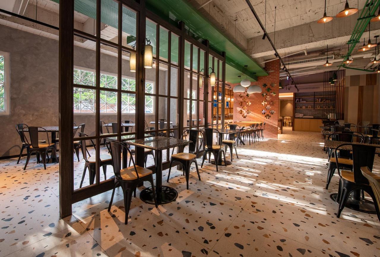 Royal Group Hotel Xiong Zhong Branch Kaohsiung Buitenkant foto